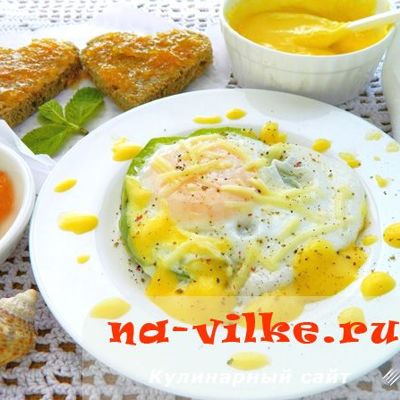 Яичница на романтический завтрак в кольце из болгарского перца