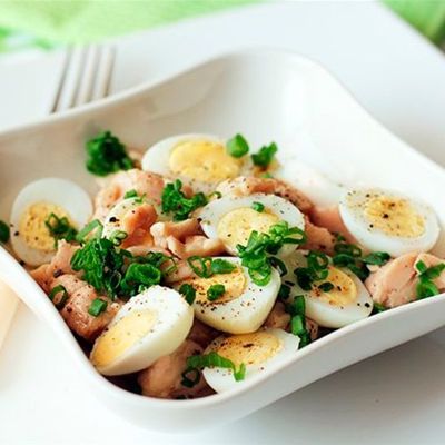 Салат из перепелиных яиц и печени трески