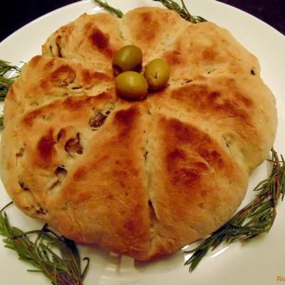 Быстрый хлеб с оливками и розмарином
