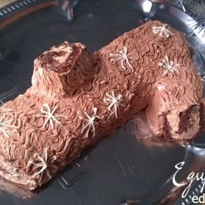 Шоколадный рулет Рождественское полено
