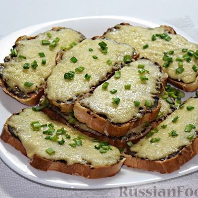 Бутерброды на праздничный стол с грибами и сыром