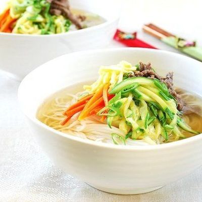 Корейский суп с лапшой Янчи Гуксу