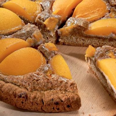 Ореховый пирог с абрикосами