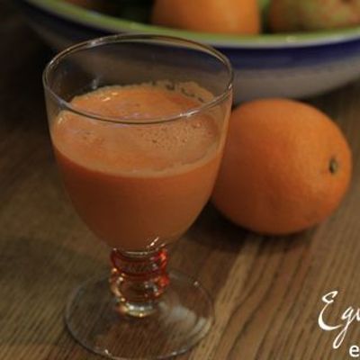 Морковный сок со сливами, апельсином и имбирем