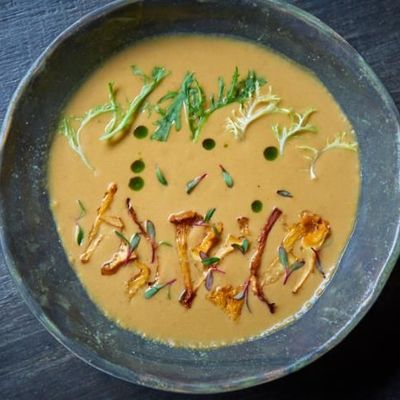 Сливочный крем-суп из лисичек с зеленью