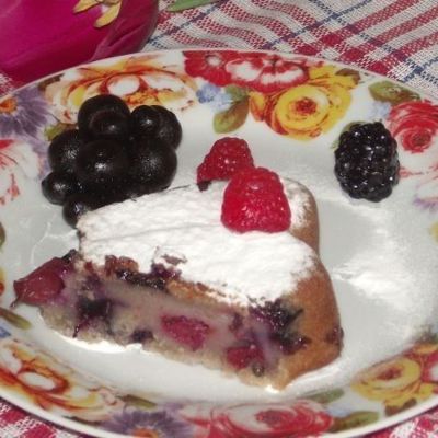 Постный пирог с крыжовником и виноградом
