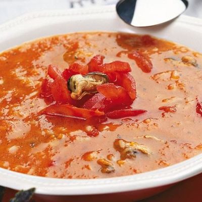 Итальянский томатный суп с рисом и мидиями