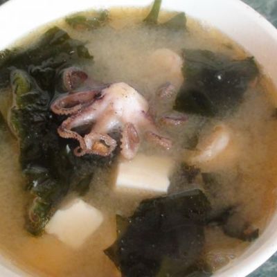 Суп с морепродуктами на основе мисо-пасты