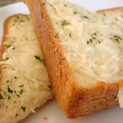 Тосты с сыром и чесноком