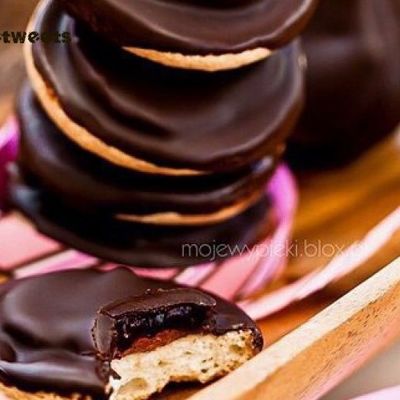Бисквитное печенье с мармеладом и шоколадом