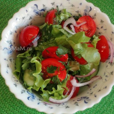 Салат из помидоров и огурцов маринованных и свежих