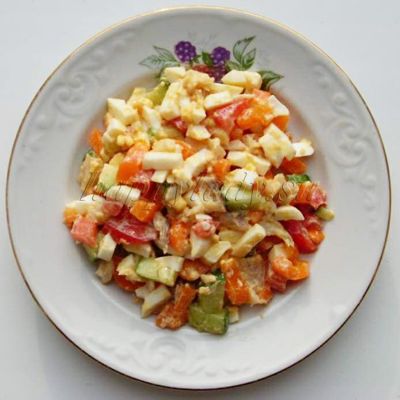 Свежий диетический салат на скорую руку для тех, кто хочет похудеть