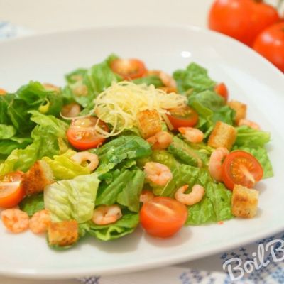 Салат с креветками и помидорами черри