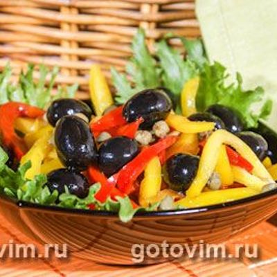 Салат из сладких перцев с оливками и каперсами