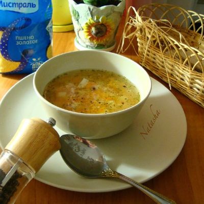 Суп с консервированным тунцом и пшеном