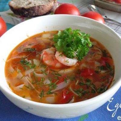 Средиземноморский суп с морепродуктами, рыбой и рисовой лапшой