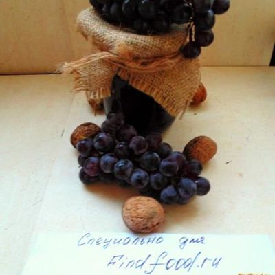 Запеченное варенье из винограда с грецкими орехами