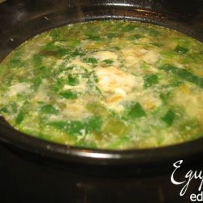 Зеленый суп в горшочке