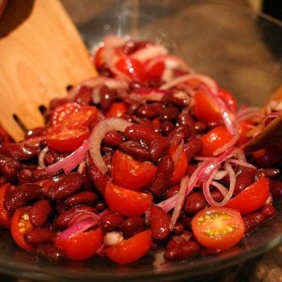 Постный салат с красной фасолью