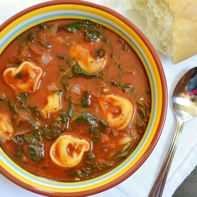 Суп с тортеллини и шпинатом