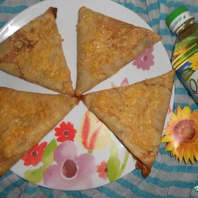 Треугольники-пирожки с рисом, яйцом и зеленым луком