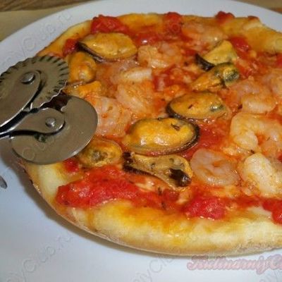 Постная пицца с морепродуктами