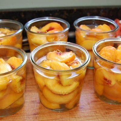 Десерт из консервированных персиков