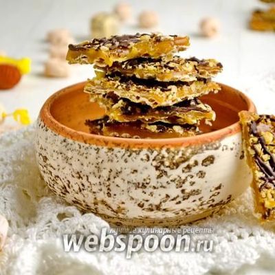 Десерт из мацы с карамелью и орехами