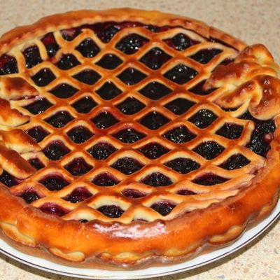 Пирог с вишневым вареньем