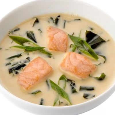 Нежный сливочный суп с лососем