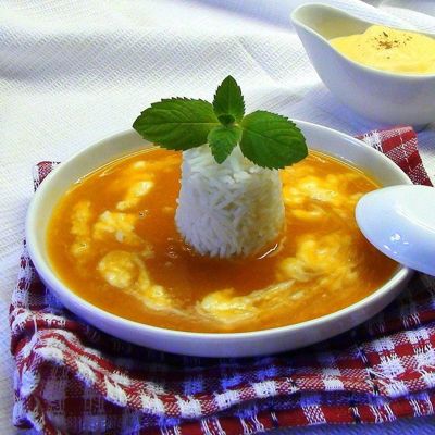 Фруктовый суп-пюре с заварным соусом и рисом