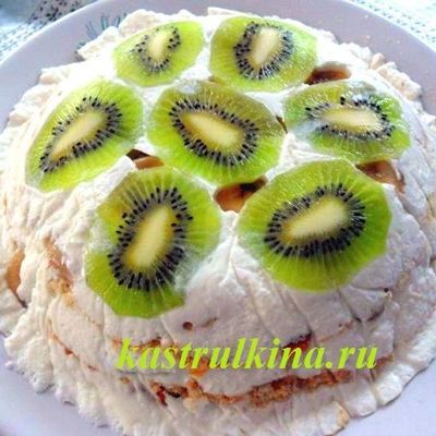 Торт из печенья без выпечки со сметаной и фруктами
