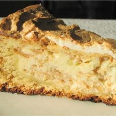 Пирог с начинкой из творога и яблок в мультиварке