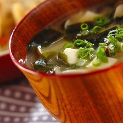 Мисо-суп с грибами шимеджи