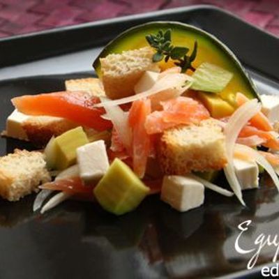Салат с копченым лососем
