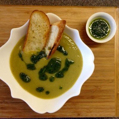 Суп - пюре Изумруд из брокколи с зелёным маслом