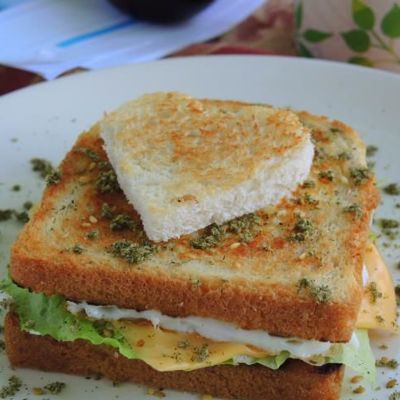 Сэндвич с яйцом и сыром