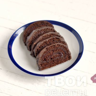 Шоколадный рулет с клюквенным джемом и шоколадным ганашем