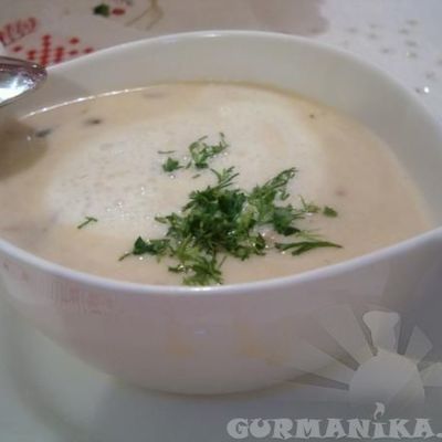 Чесночный суп с луком порей и картофелем