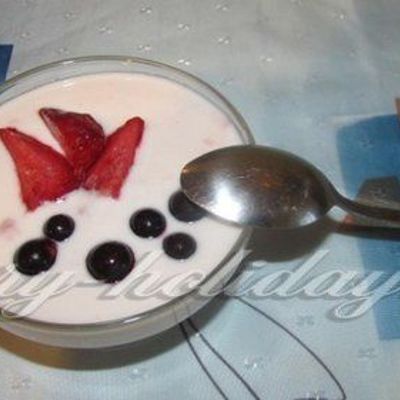 Клубничный йогурт в мультиварке Redmond