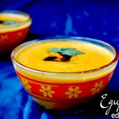 Крем-суп из тыквы с карри и бальзамическим кремом