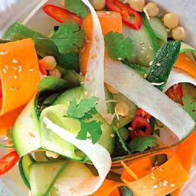 Салат из овощной лапши дайкон