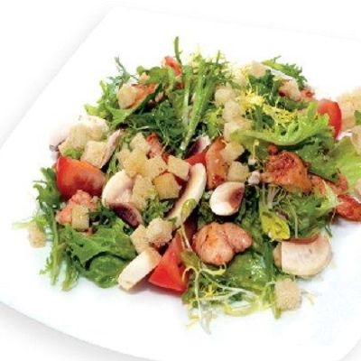 Римский салат со свежими шампиньонами