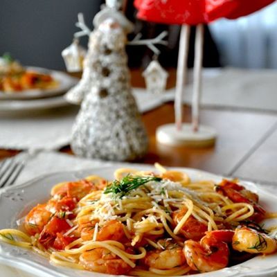 Спагетти в сливочном соусе с креветками