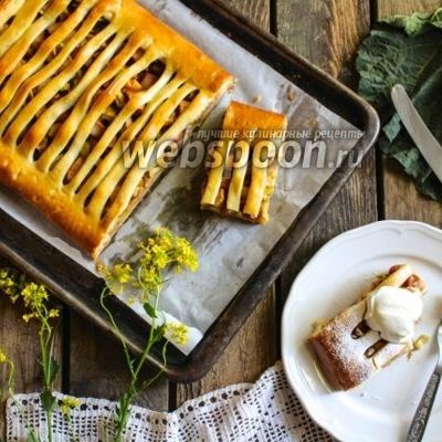 Пирог с ревенем и яблоками