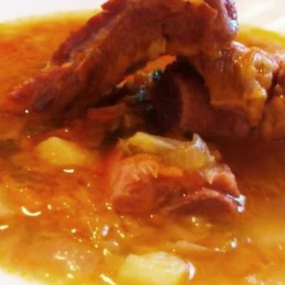 Чечевичный суп с копчеными ребрышками