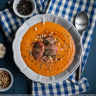Тыквенный суп с колбасками из кролика