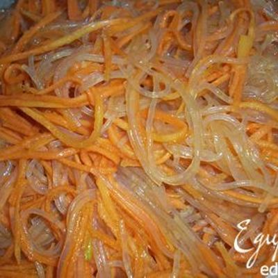 Салат из моркови и рисовой лапши фунчеза по корейски