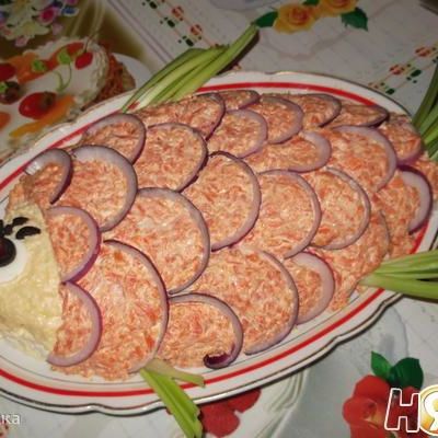 Слоеный салат с форелью