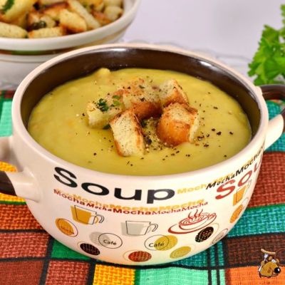 Гороховый суп-пюре в мультиварке с плавленным сырком и чесночными сухариками